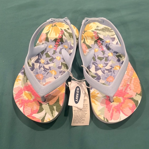 NWT Old Navy Size 6 Toddler Sandals - Picture 1 of 5
